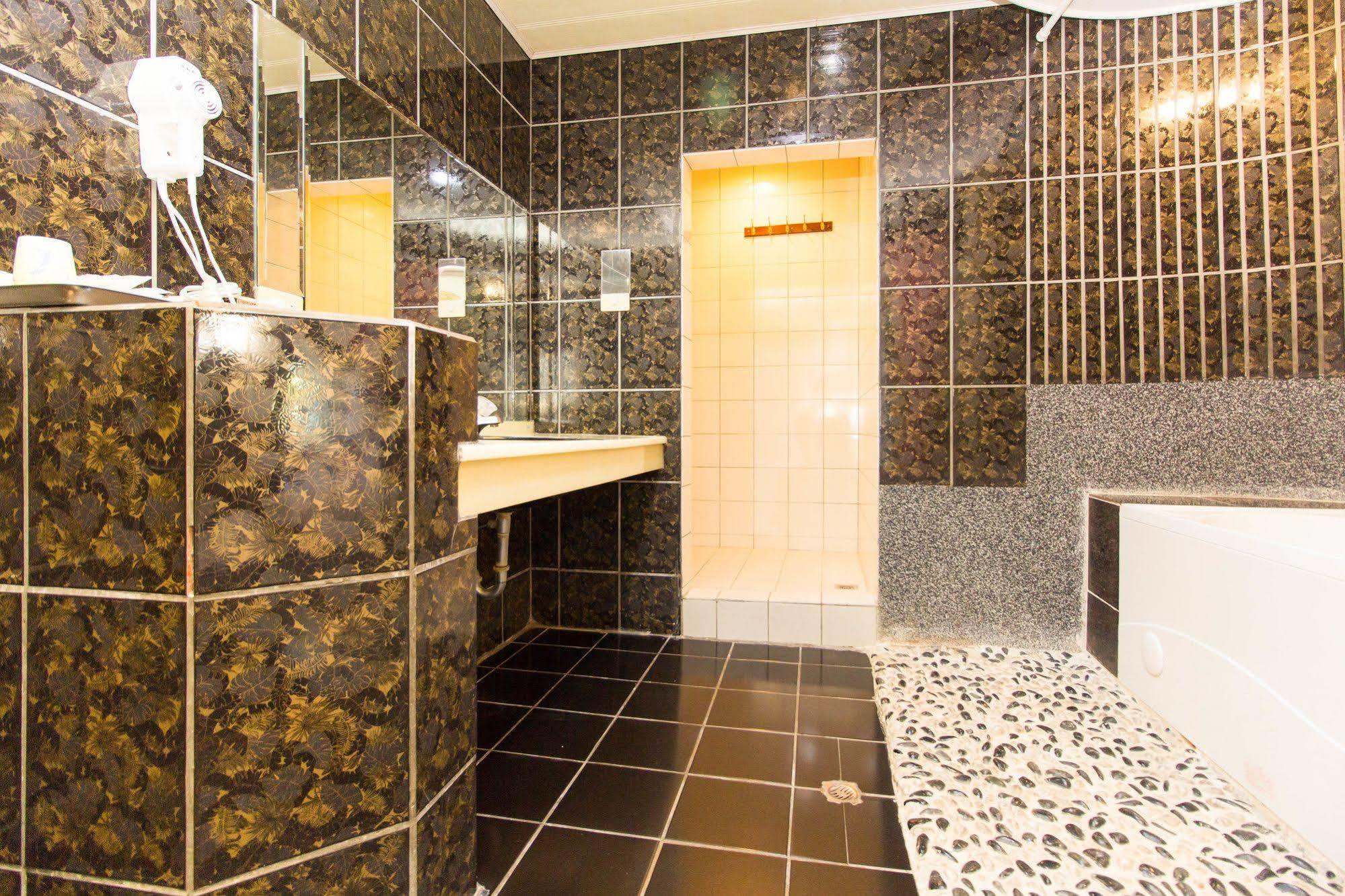 Day Chen Hotel Yilan Ngoại thất bức ảnh