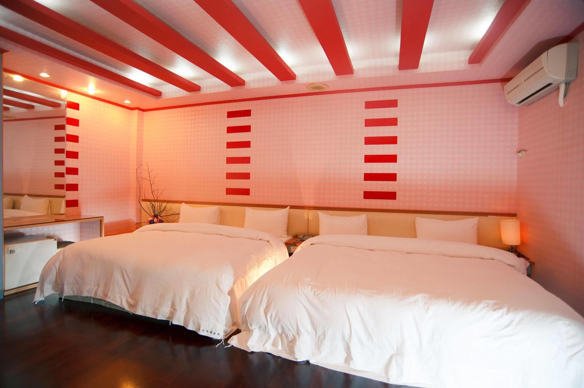 Day Chen Hotel Yilan Ngoại thất bức ảnh
